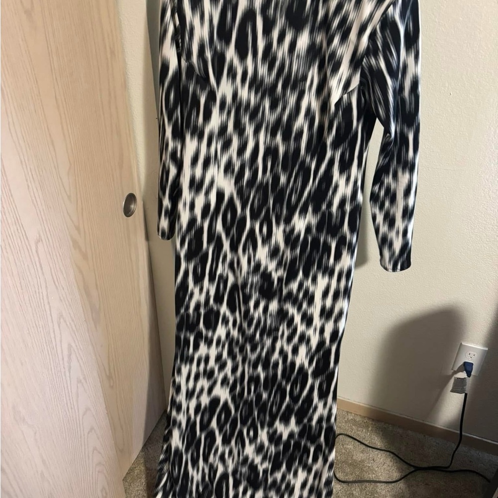 Elegant Black and White Patterned Dress